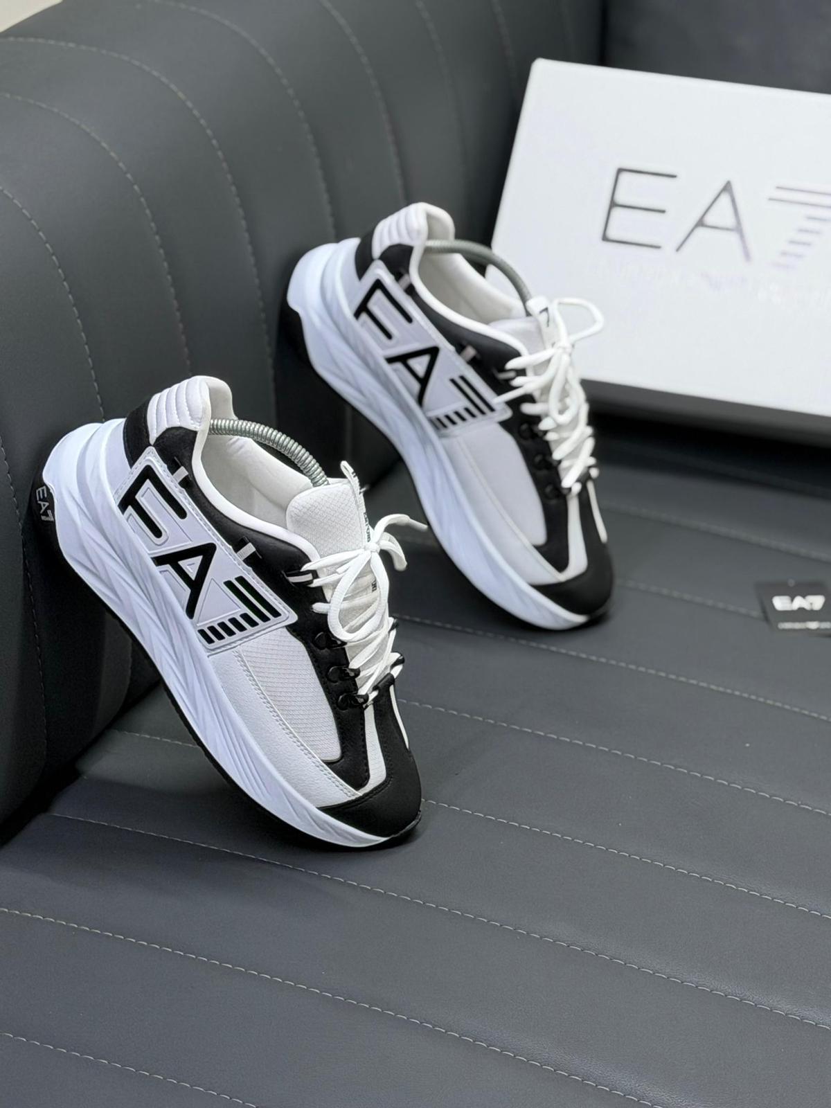 EA7 beyaza siyah