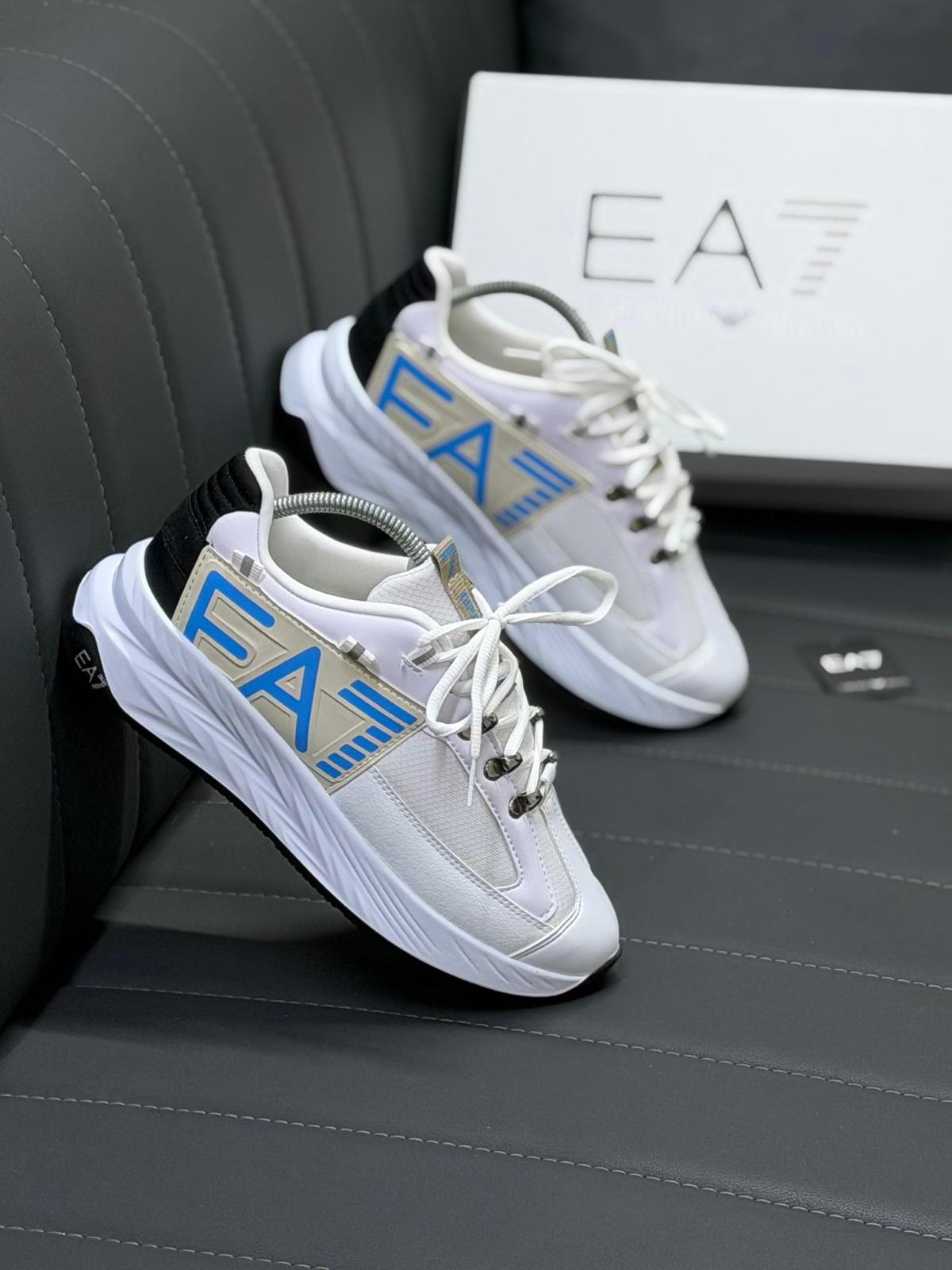 Ea7 beyaza mavi